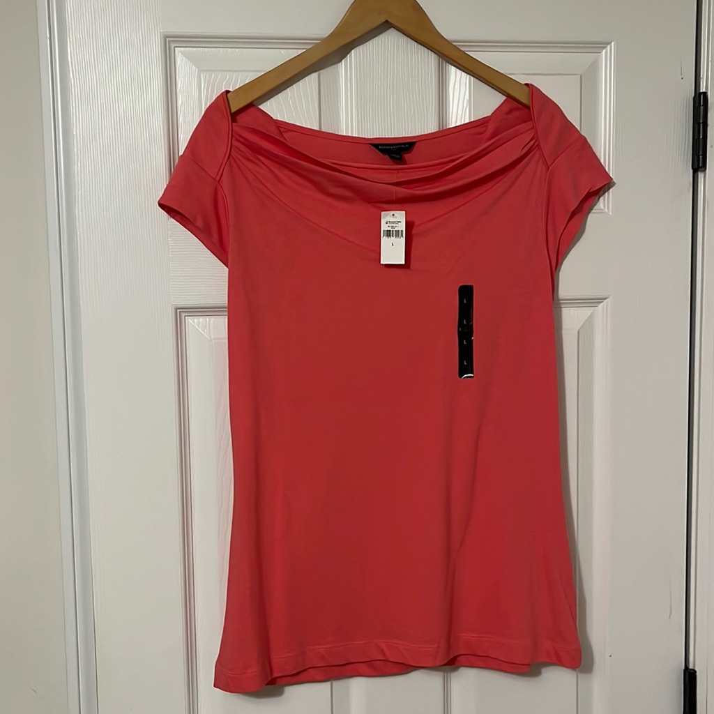 Brand New Banana Republic Coral Tshirt